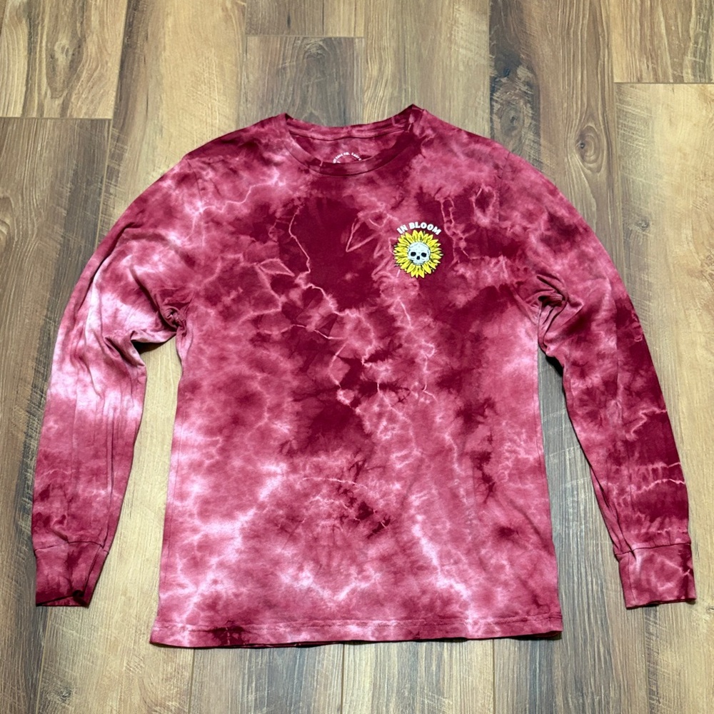 LAST CALL Co women's long sleeve crew neck top tie dye with graphics